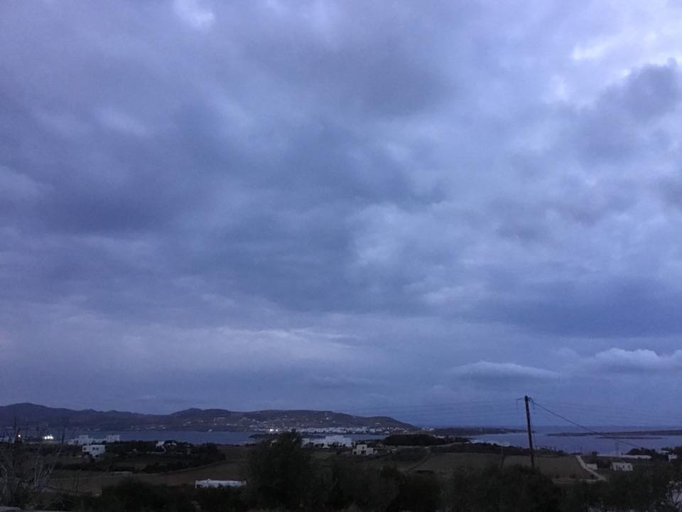 il cielo di Paros da una foto di Andrea Valatsas